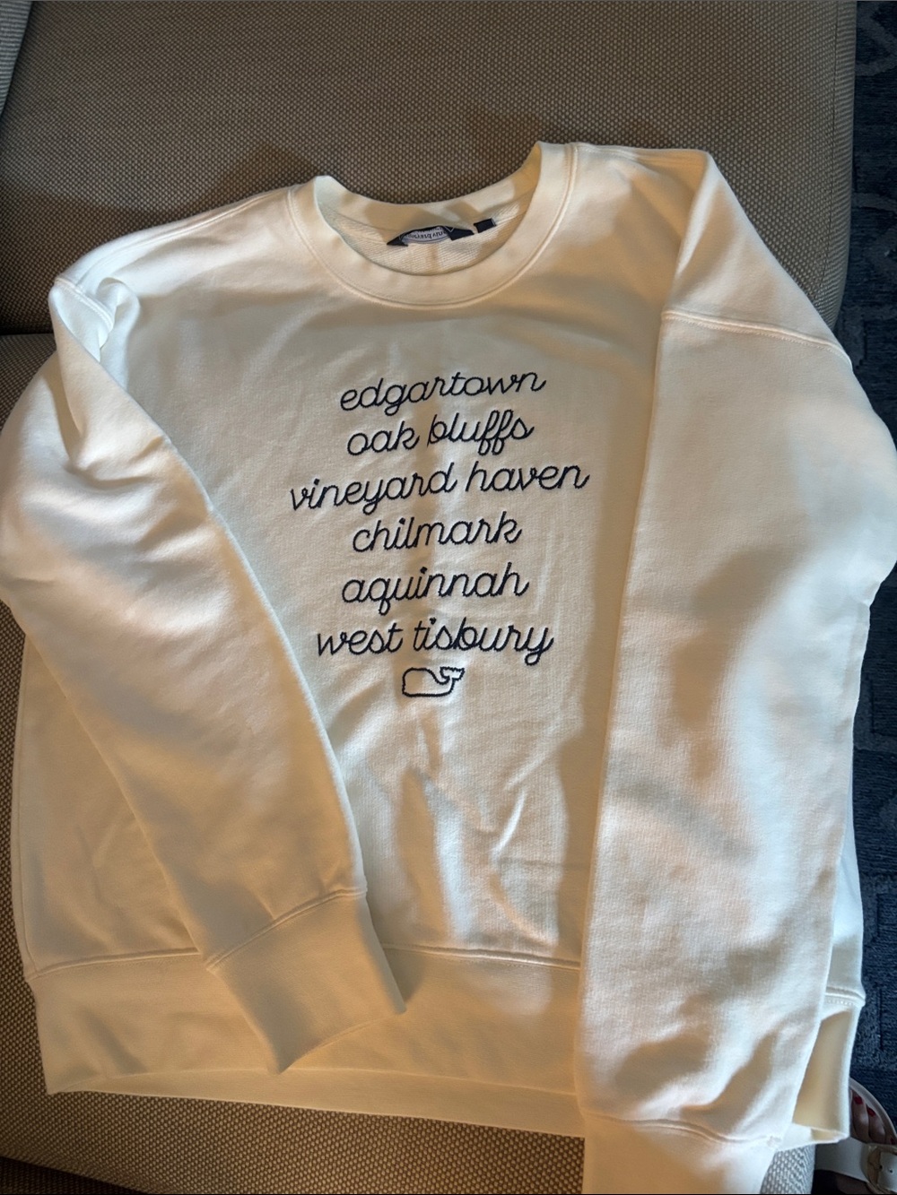 Classic Women’s Cream Crewneck Sweatshirt with Navy Script of Martha’s Vineyard